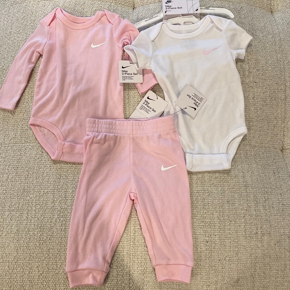 Nike 3 piece jogger set
